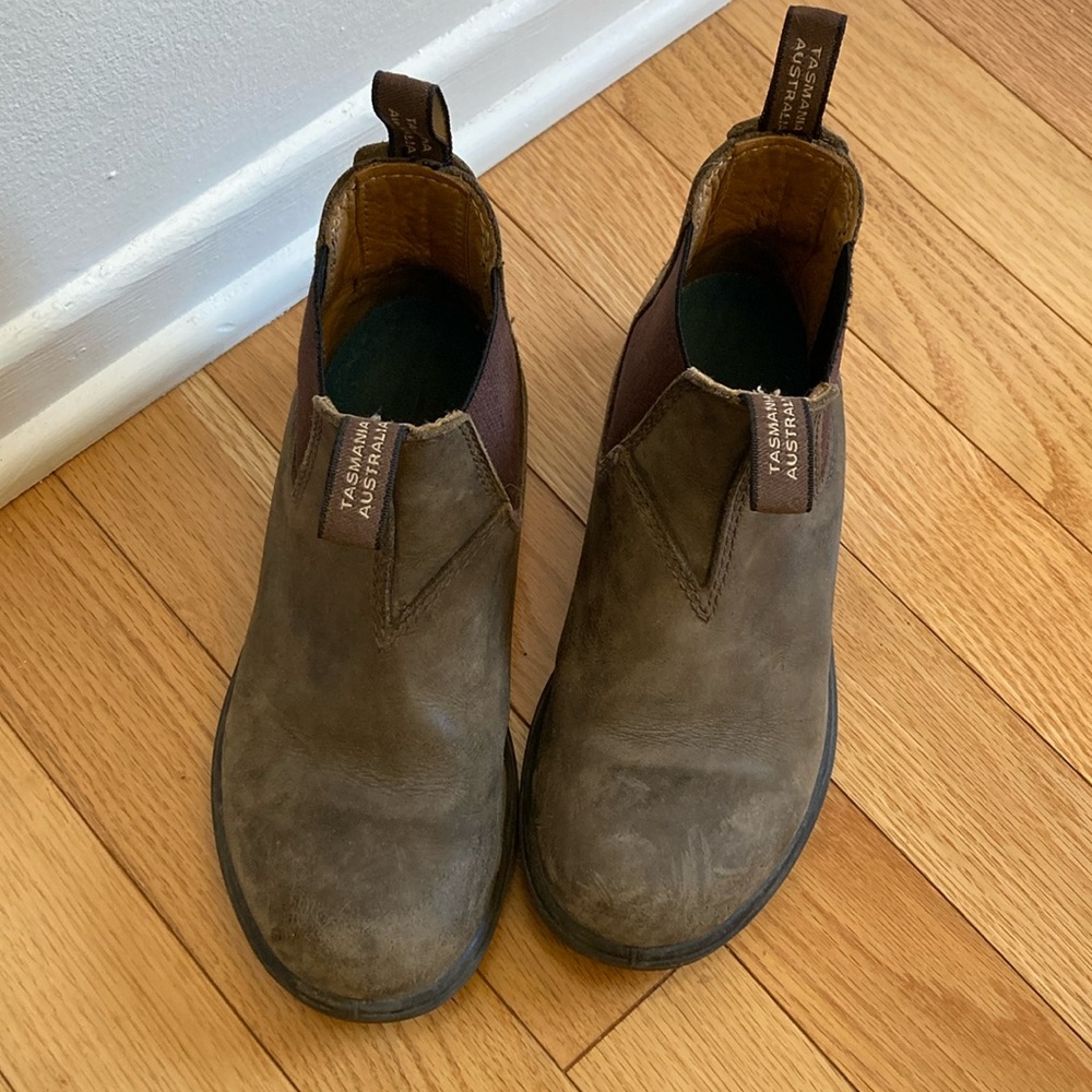 Kids’ Blundstones size 2 AUS/3 US